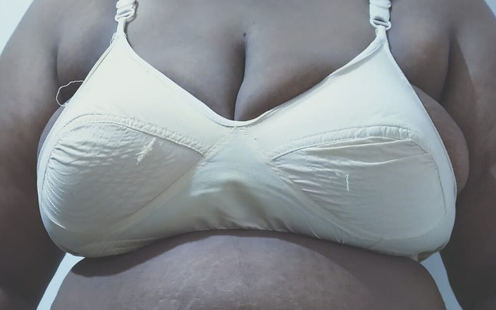 Bedroom: Videoclipuri cu performanțe cu mătușă indiană în pantaloni