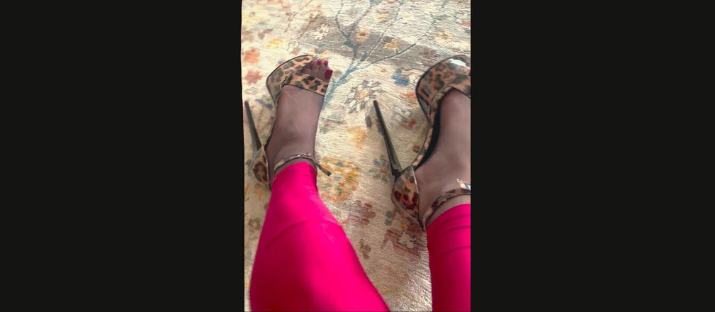 cd_aysemmm: मेरी चोदने लायक मम्मी और खूबसूरत चड्डी, ऊँची एड़ी के जूते और गोरे पैर