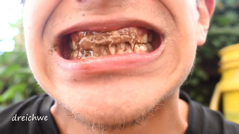 Dreichwe: Chocolate on the teeth