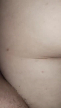 Crot di dalam memek dan memeknya pakai uluran tangan
