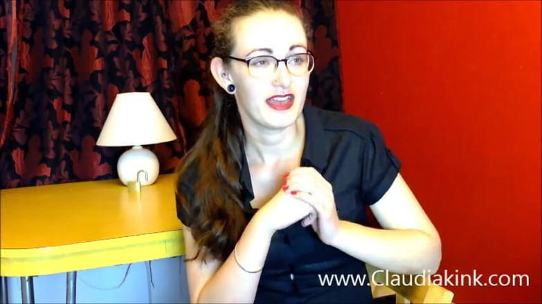 Claudia Kink: Cadela nerd humilha seu pau pequeno