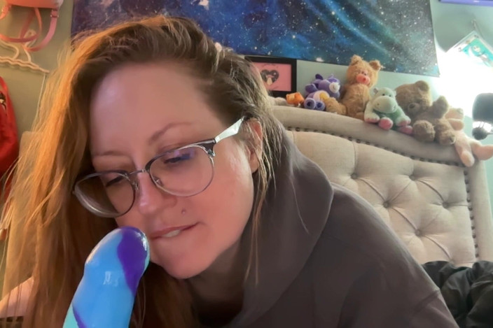 Honey Doll: Mijn pijpbeurtvaardigheden oefenen op een dildo