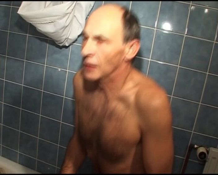 German's Young Babes: Маленьку німецьку падчерку відтрахали в душі