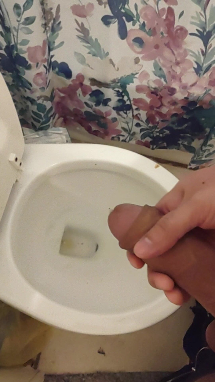 Brandon: Кончаю в ванной