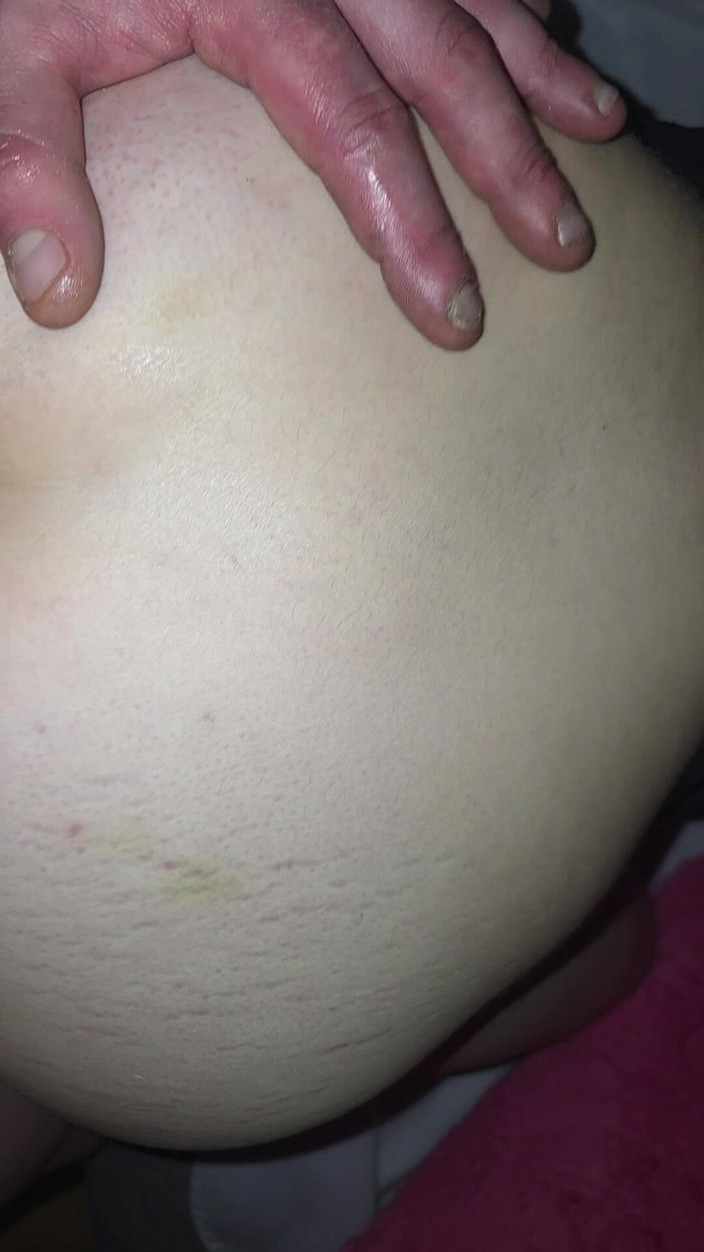 Mora_2000: Une fille excitée se fait enculer)