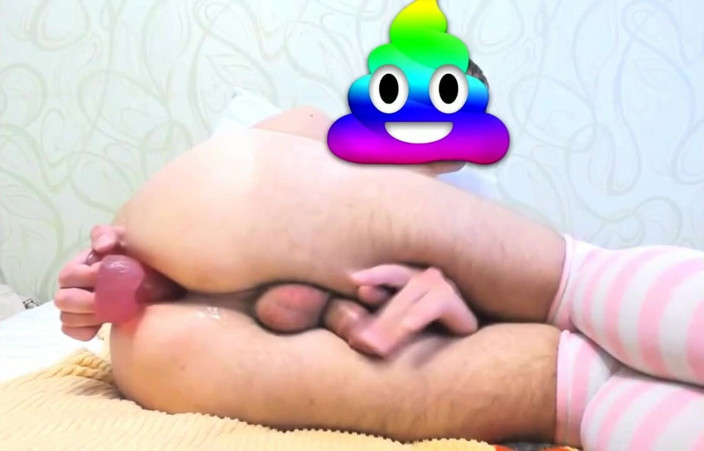 qaz11: She Fucks Herself and Rubs Her Clit Until She Cums