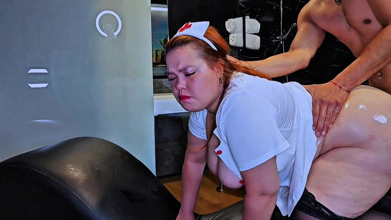 Latincurvyredhead: Y tá lập dị đụ bệnh nhân của cô ấy khi bác...