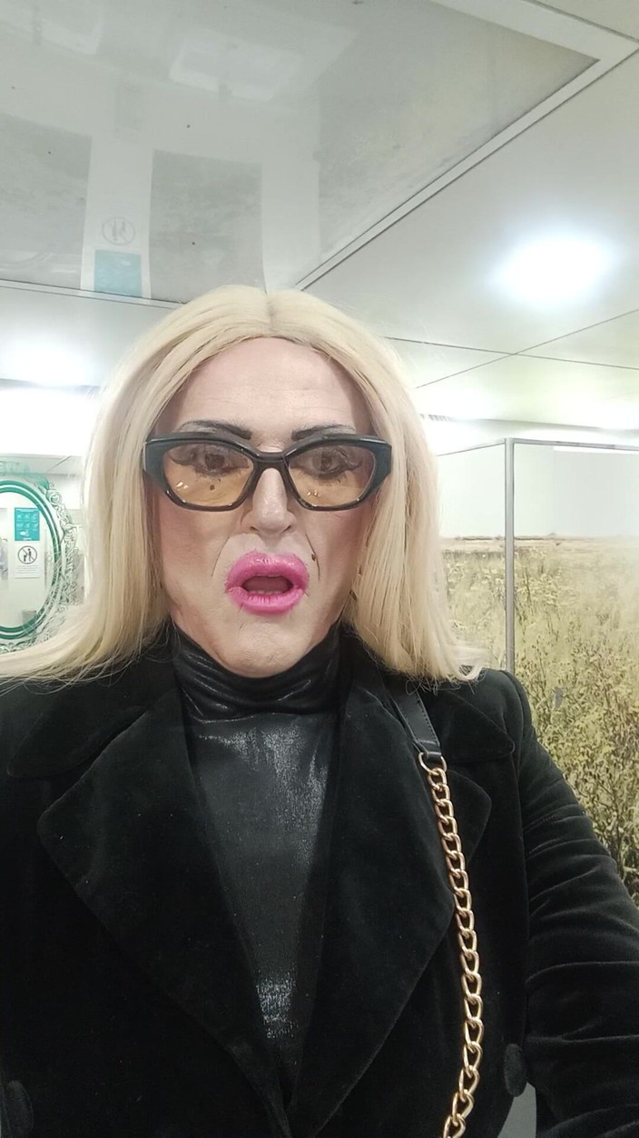 Tatiana Zorrita: ギャラリーのブロンド