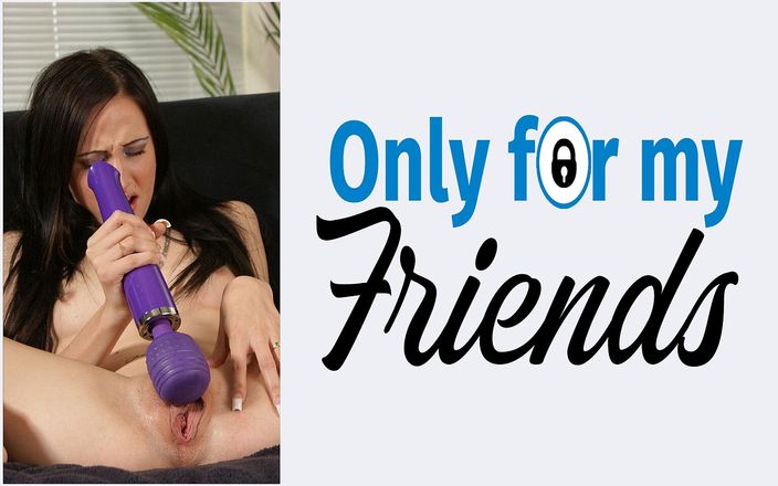 Only for my Friends: Kız arkadaşım seks oyuncaklarını kullanmaya ve parmaklarıyla kendine dokunmaya hevesli...