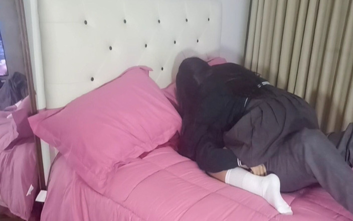 Astrid Cute: Universitária gostosa de 18 anos fazendo sexo secreto, quase fomos pegos