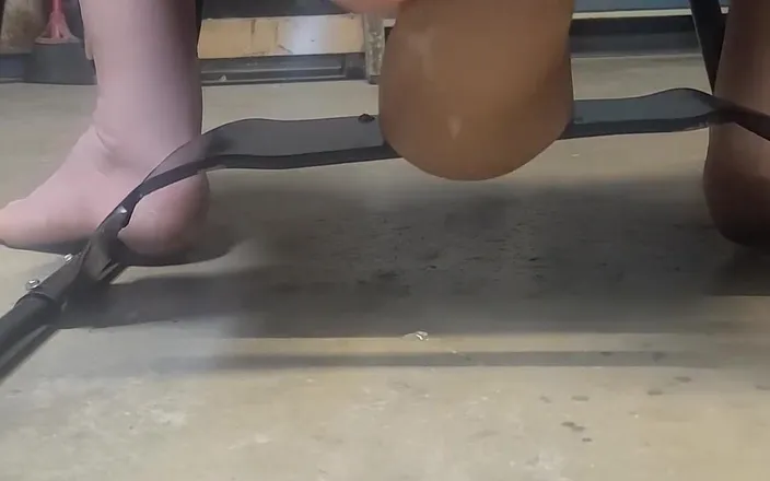 Lb13702: Big Hankeys Dildo on the Bouncy Sex Chair