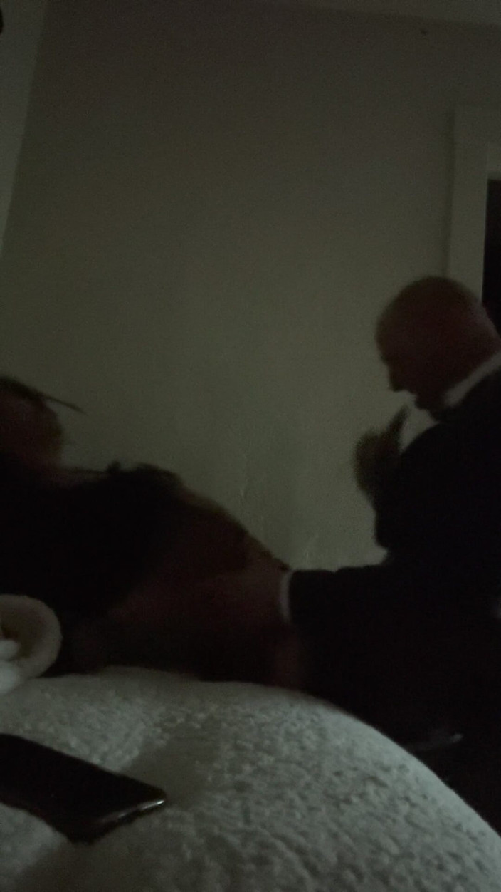 Reno Hot Wife: 이웃을 커피로 초대하는 바람피는 마누라