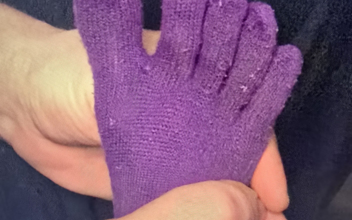 Naelor: それらの小さなセクシーな足と長いつま先のために肌寒い