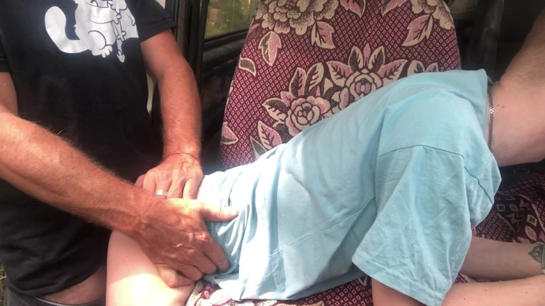 MaxHotty: बालों वाले डैडी के साथ चरम कार चुदाई