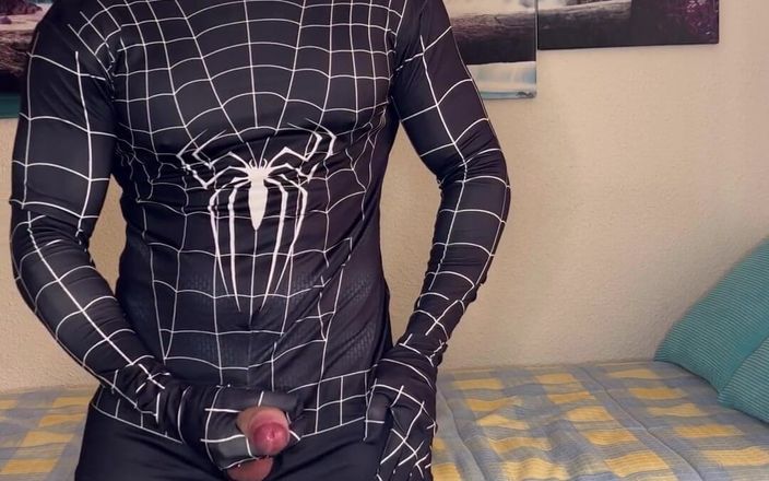 BoyGym: Kijk hoe Thiisthis Spiderman een grote pik heeft