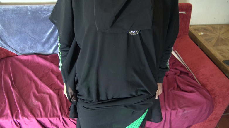 Souzan Halabi: Mama vitregă turcoaică îi arată pizda păroasă și curul fiului vitreg de 18...