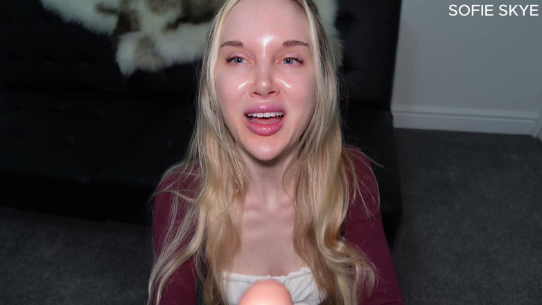 Sofie Skye: Besos Y Coño Frotando Para Una Polla Pequeña - Humillación De...