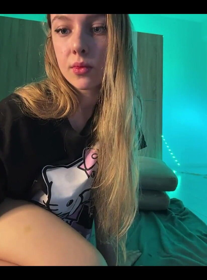 JuiceLussie: Squirting and Anal Plug