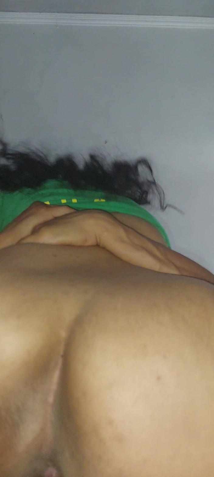 Renatinharj: Vanessinha s-a îmblânzit de spermă după ce s-a așezat deasupra mea...