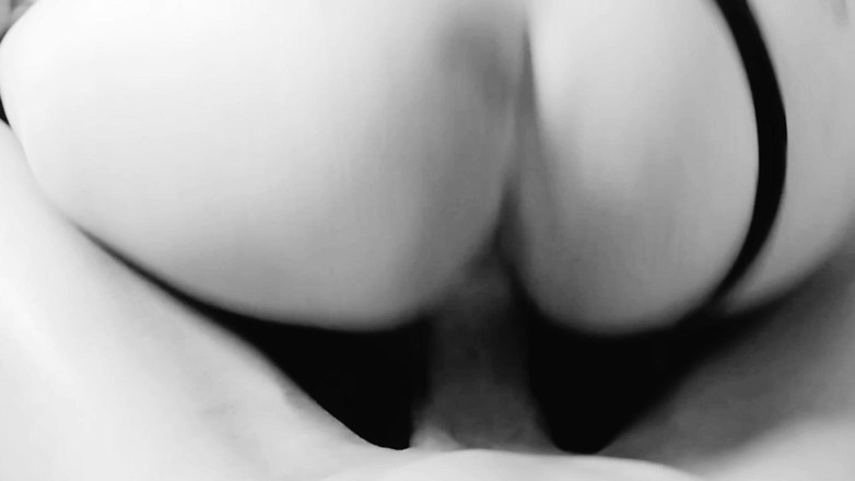 Mili069: Kompletní série Black Mili, Série černých a bílých videí