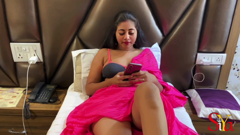Vicky Siya: Desi Sexy Bhabhi Fucked When Talking with Husband