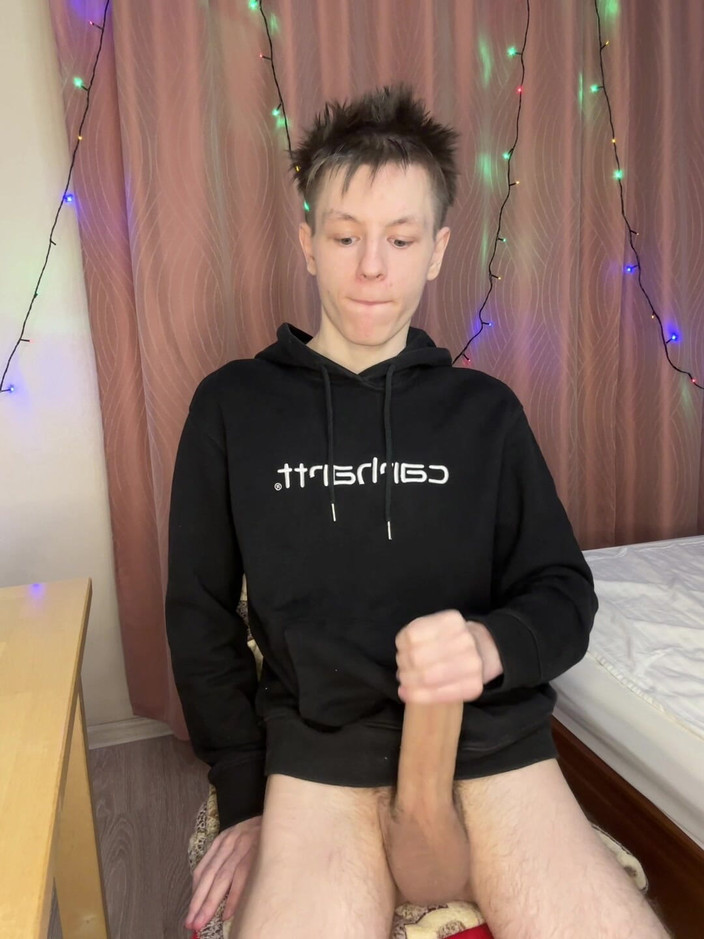 Morflot24: Twink prostaty mrowie podczas intensywnej pompy ręcznej solo