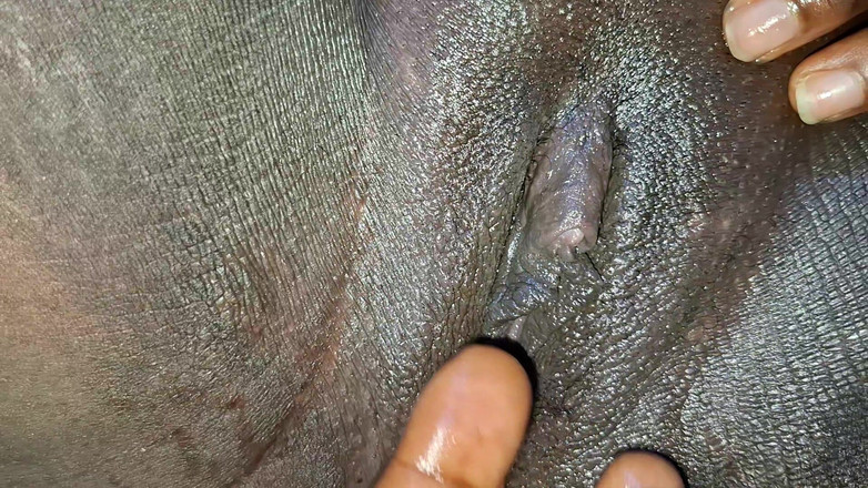 BMCs: Мій палець творить чудеса на моїй брудній пизді, поки я не кінчу