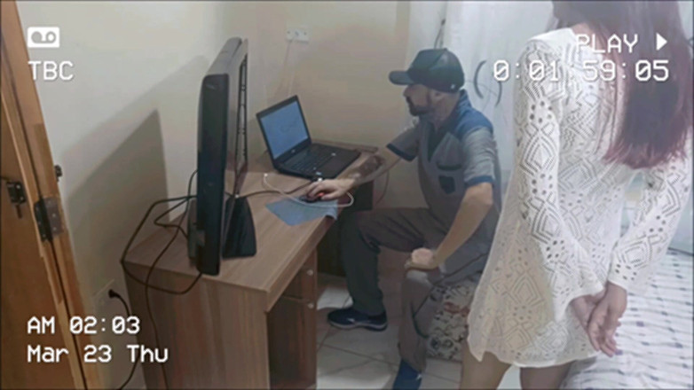 ksalnovinhos: Gospodina acasă singură primește omul de întreținere!