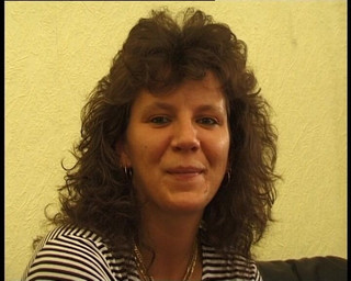 YOUR FIRST PORN: Konny Rasiert ihre geile Moese - Konny si rade la figa...