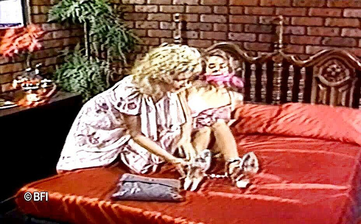 Fetish Tv: 묶고 두 번 간지럽혀.