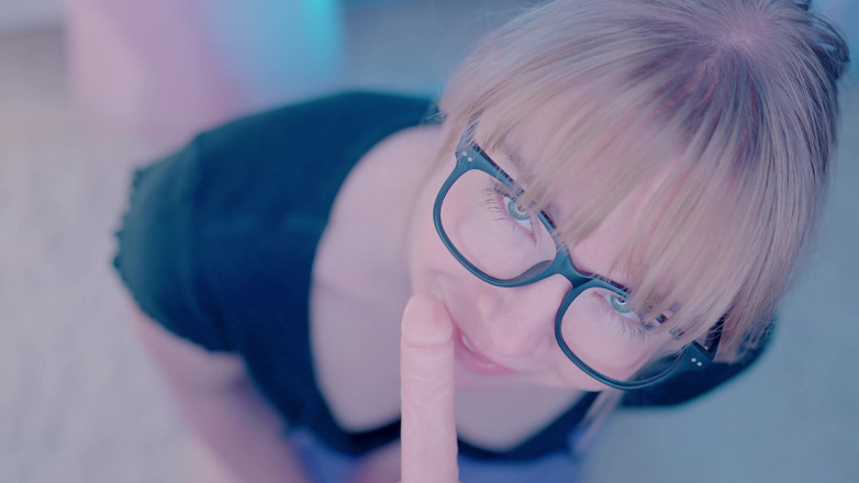 Jolie Lyon: Kawan baik adik tiri adalah bintang lucah