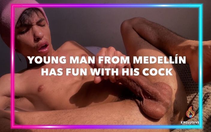 Isak Perverts: Young man from Medellin has fun with his cock