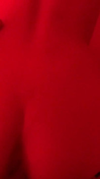 Mereka menempatkannya dalam posisi doggy style dan menidurinya di kamar merah.
