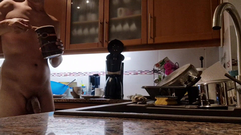 Rafael Torreano: Гладкий тато спіймав голого на кухні, писяючи в раковину і готуючи ранкову каву