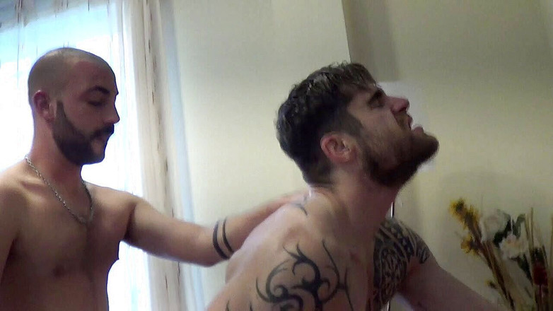 Crunch Boy: Issac eliad scopata da dani Bash