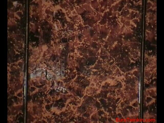 Euro boy xxx: Ermak Lagi Asik mandi