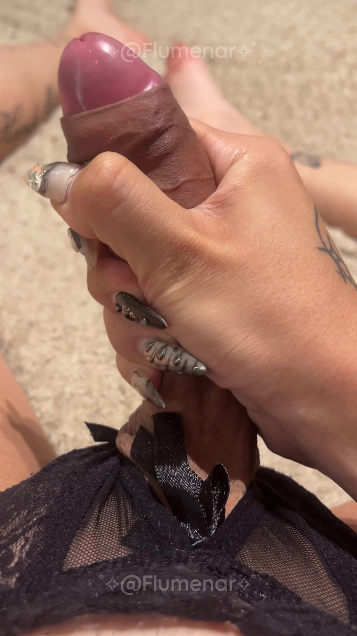 Flumenar: Видеосвязь горячей девушки-транса с изменой