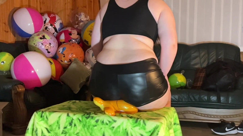 BeachBallsDuo: 30cmのビーチトイと大きなインフレータブルおもちゃ1つ、ライド&amp;シット・トゥ・ポップ!スローモーション付きの2つのカメラ!