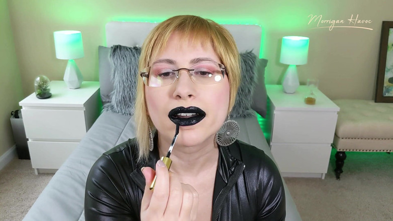 Morrigan Havoc: Dává si černou rtěnku