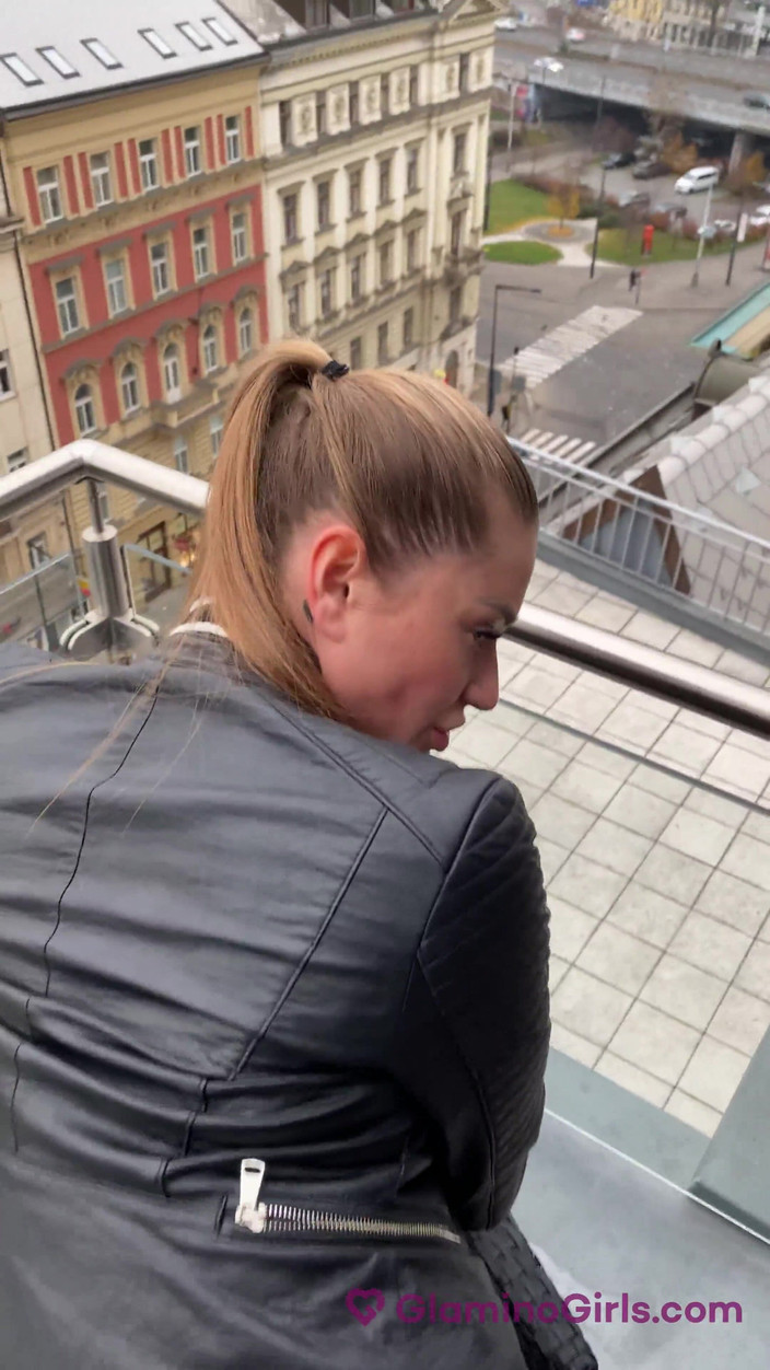 Glamino Girls: Glamino kızları - bölüm 2 balkonda sikişiyor