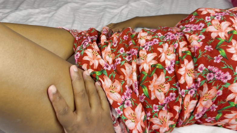 Aathiyaa: Chị kế bị bạn trai đụ