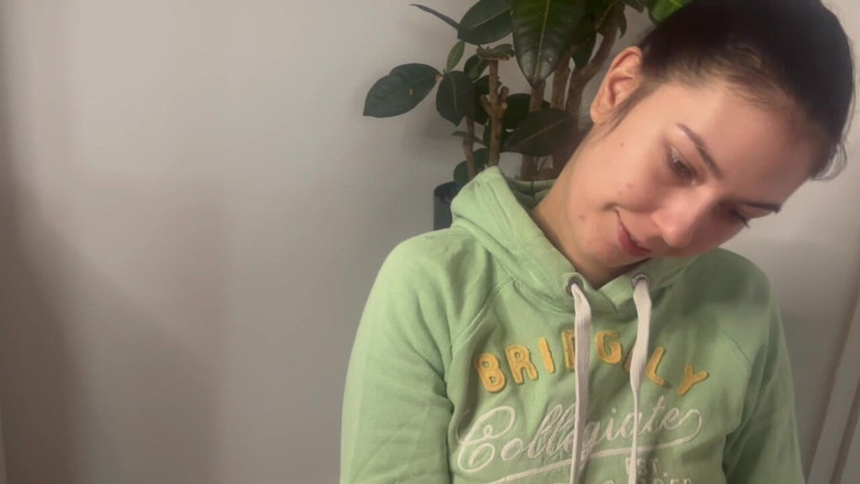Brad Cobra: 시점 - 이 프랑스의 작은 창녀가 내 자지를 빨고, 발로 자위와 가슴 잡기를 하며 사정을 받는다