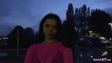 German Scout: Německý scout - fitness modelka Kira Pickup v Berlíně na castingu