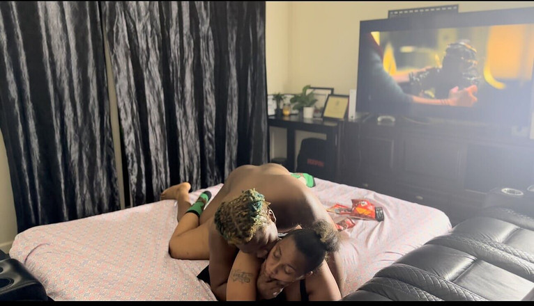 Kendale: POV를 튕기고 가까이서 질싸하는 보지 거유