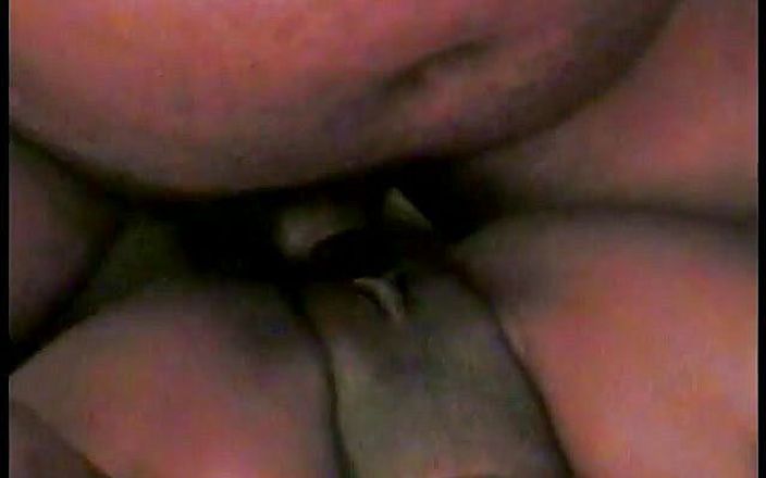 Old Good Porn: मर्द बिस्तर में लंड चूसने के बाद सेक्सी साँवली बेब को चोदता और क्रीम करता है