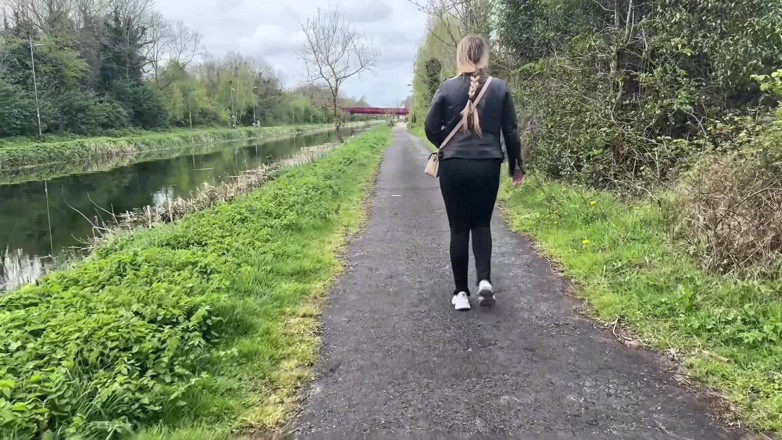 Emma Voyeur: Can't Hold It, Pissing Outdoor Compilation