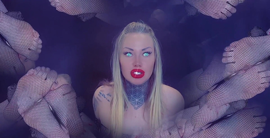 Goddess Misha Goldy: Я люблю, как легко заманить тебя в спиральку моих ног, я знаю, как ты обожаешь ее и следовать ему. Я знаю, что иногда ты пробуешь T