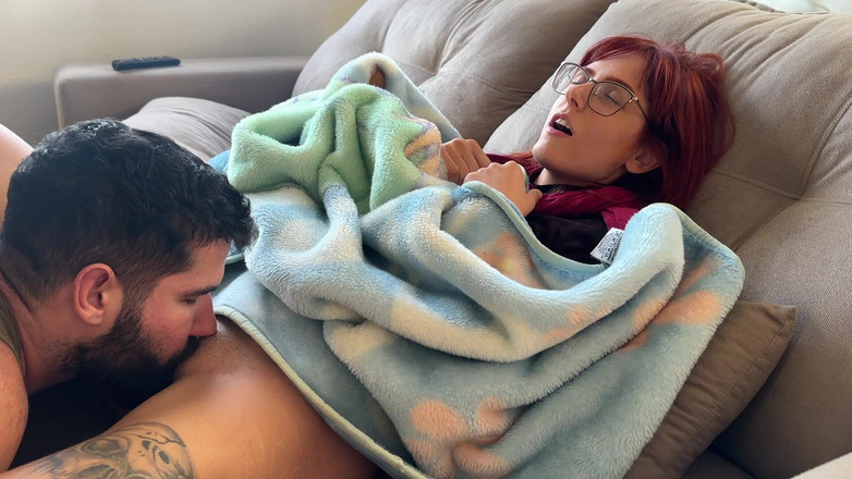 Shamelesscouple: Mi novio me atrapó masturbándome y terminé el trabajo