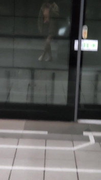 Arătându-mi chiloții la Mrt.