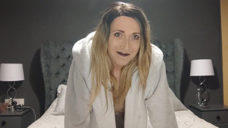 The Midnight Minx: Crossdresser dressing gown flash